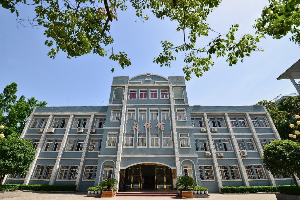營山中學校園風采