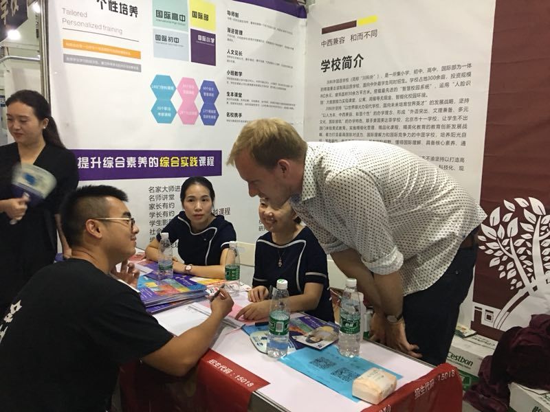 川科外國語學(xué)校，火熱報(bào)名咨詢中