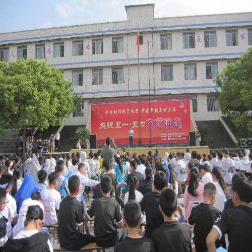 石湍中學(xué)中考分?jǐn)?shù)線是多少？