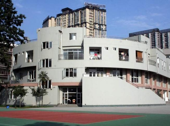 成都市鹽道街中學發(fā)展前景怎么樣？
