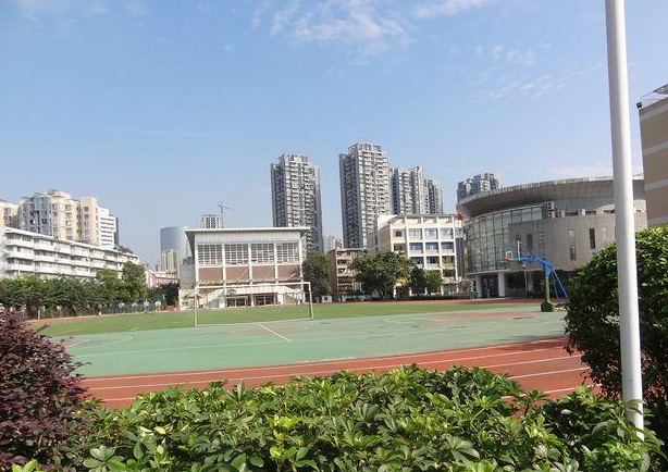 四川大學(xué)附屬中學(xué)地理位置和咨詢電話是？