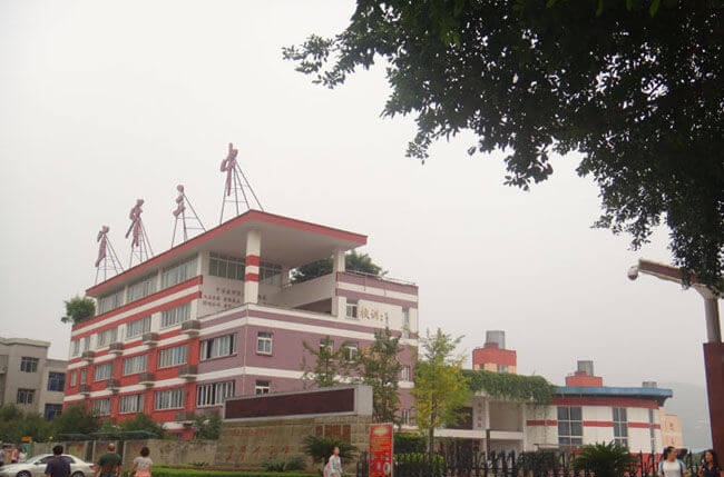 宜賓市第三中學(xué)2018年中考錄取分?jǐn)?shù)線是多少？