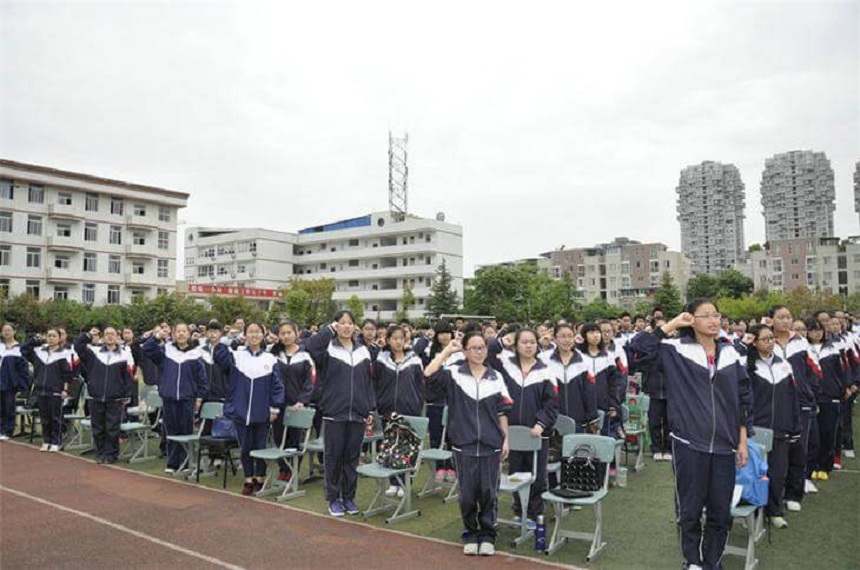 龍泉二中網(wǎng)址是什么？