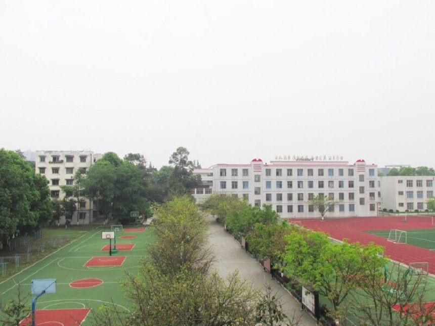 青白江中學(xué)環(huán)境好不好？