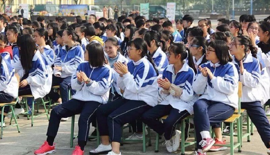 資陽外國語學(xué)校環(huán)境、教學(xué)設(shè)施好不好？
