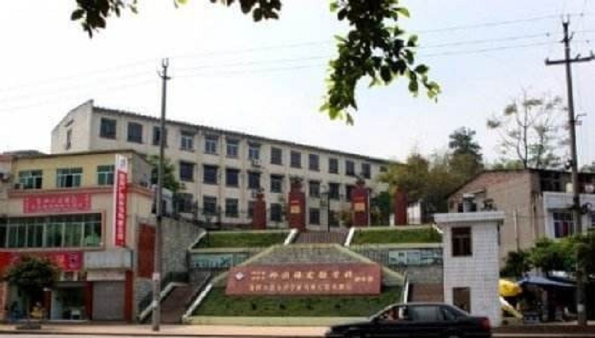 資陽外國語學(xué)校環(huán)境、教學(xué)設(shè)施好不好？