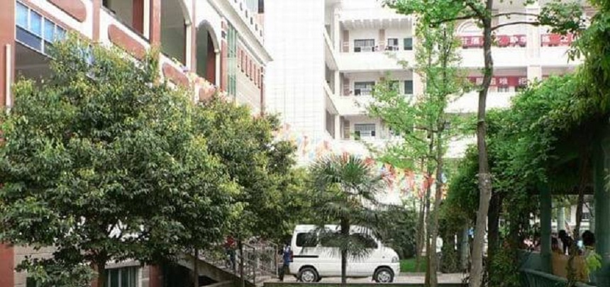 伍隍中學校園環(huán)境好嗎？