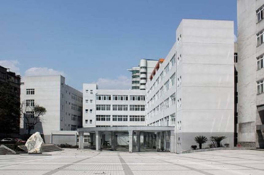 雅安市強項雙語中學2020年高一新生的學費是多少？