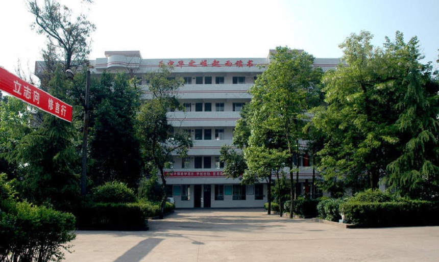 龍臺(tái)中學(xué)升學(xué)率高嗎？