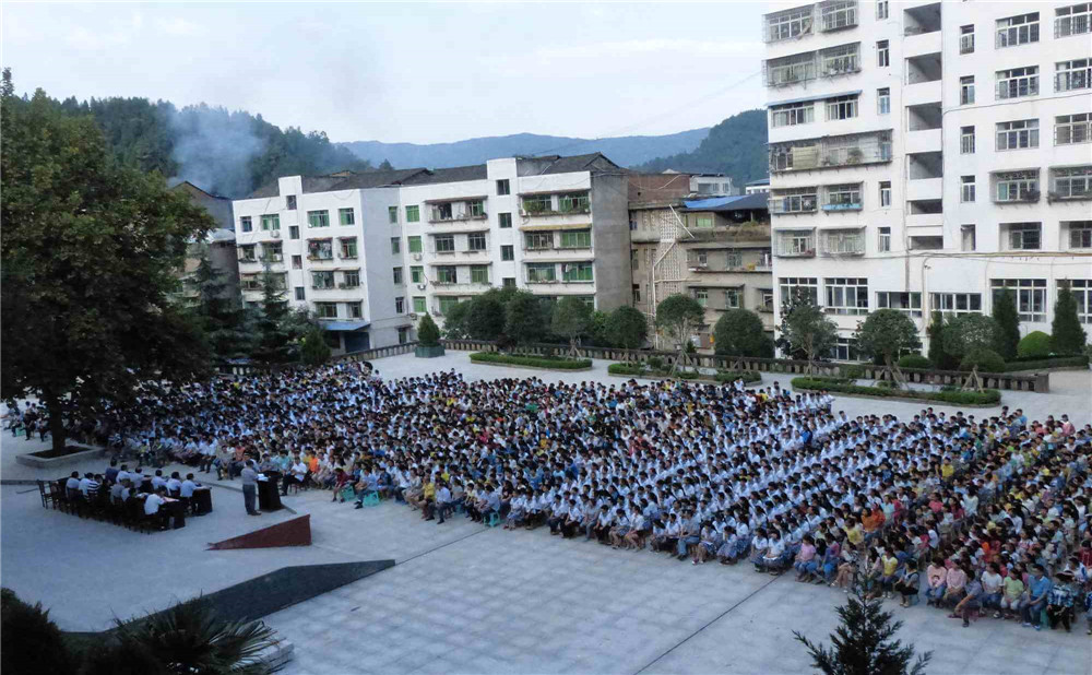平昌縣響灘中學(xué)學(xué)校地址在哪里？
