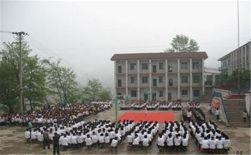萬源市第二中學環(huán)境怎么樣、好嘛？