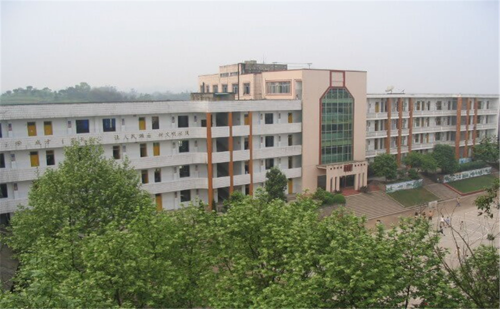 瀘州市納溪區(qū)護(hù)國中學(xué)環(huán)境怎么樣？
