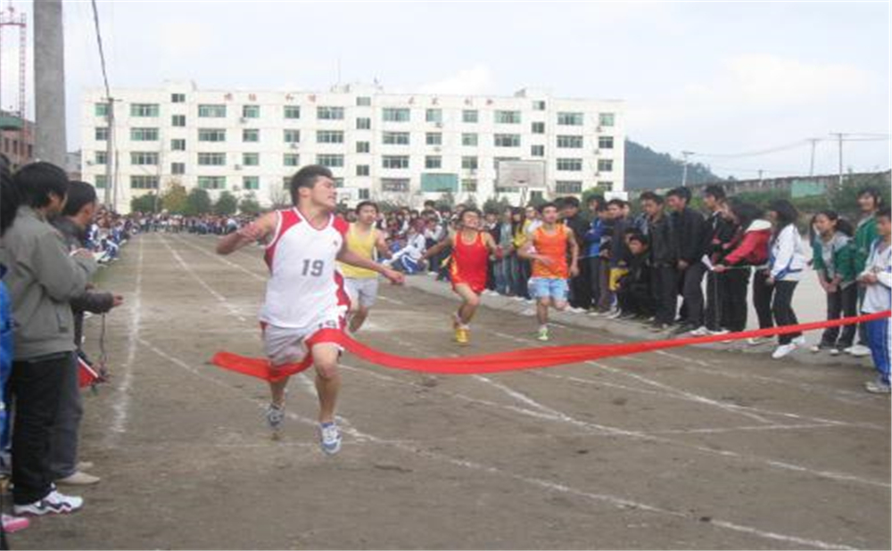 花叢中學學校詳細地址在什么地方？