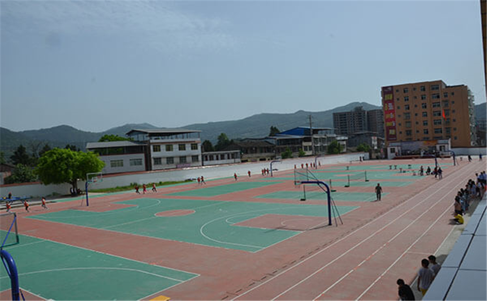 曾口中學(xué)學(xué)校環(huán)境怎么樣？