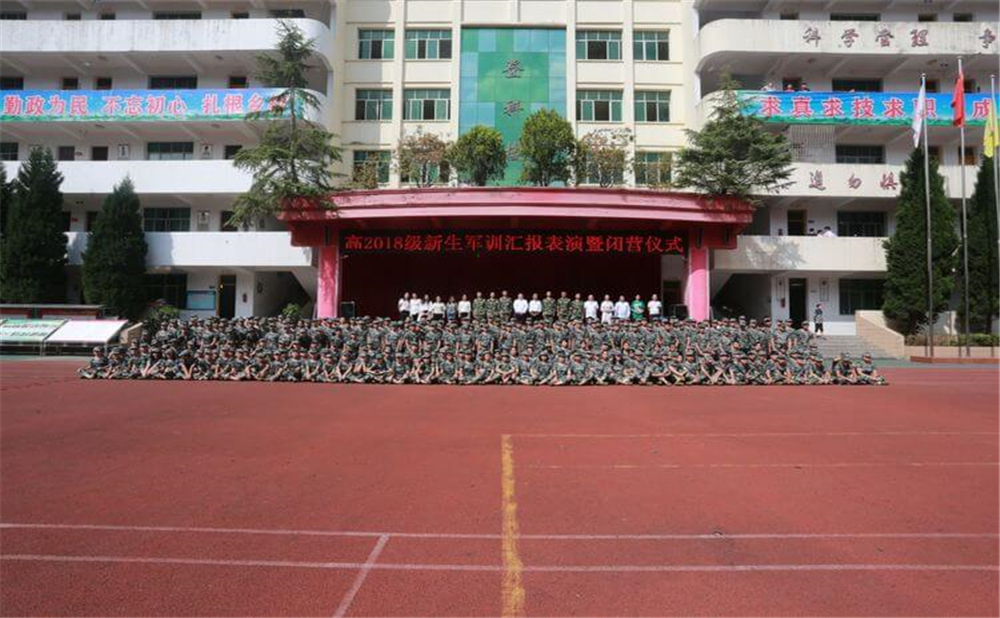 恩陽登科中學學校學費多少錢一年？
