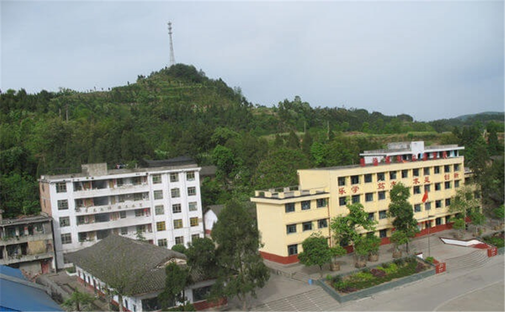 巴州區(qū)茶壩中學(xué)詳細地址在什么地方？