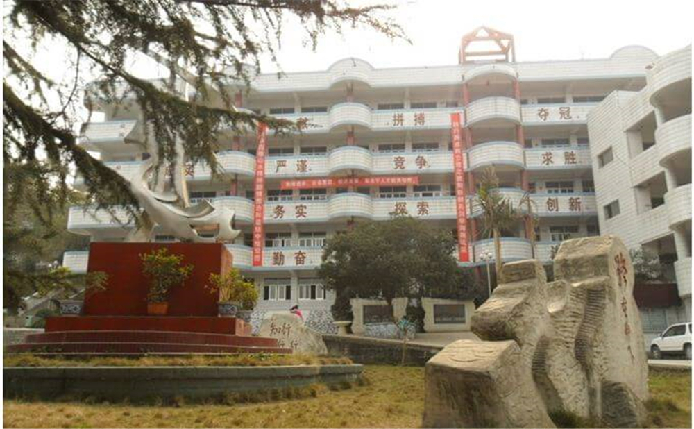 資中龍結(jié)中學(xué)學(xué)校環(huán)境怎么樣？