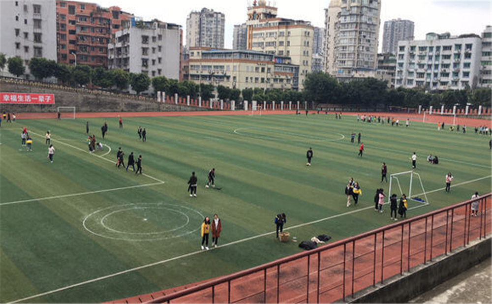 內江市翔龍中學學校環(huán)境怎么樣？