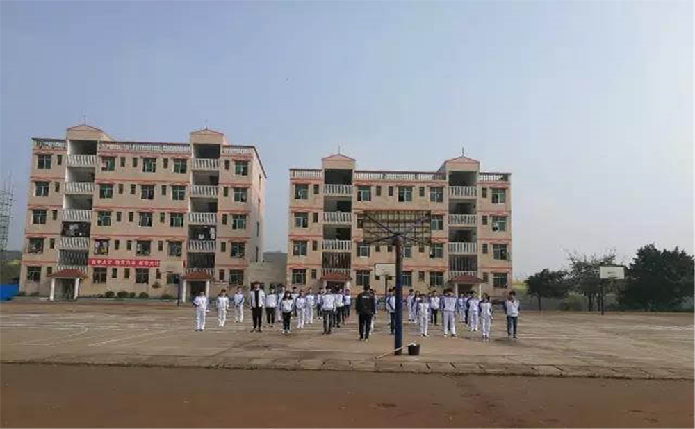 內(nèi)江市第十一中學(xué)2020年學(xué)校學(xué)費(fèi)多少錢一年？