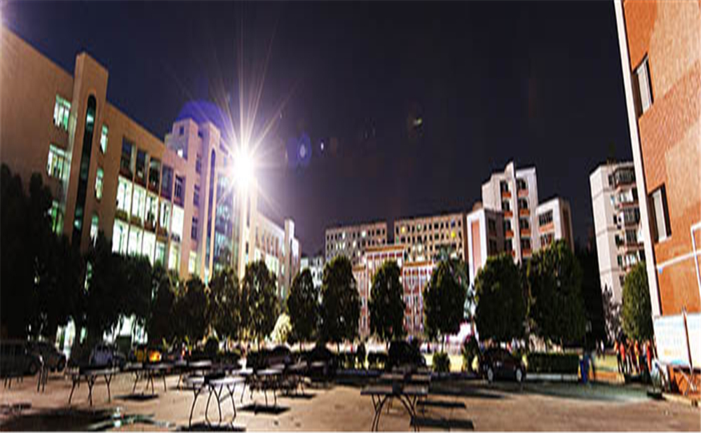 南充市白塔中學(xué)學(xué)校環(huán)境怎么樣？