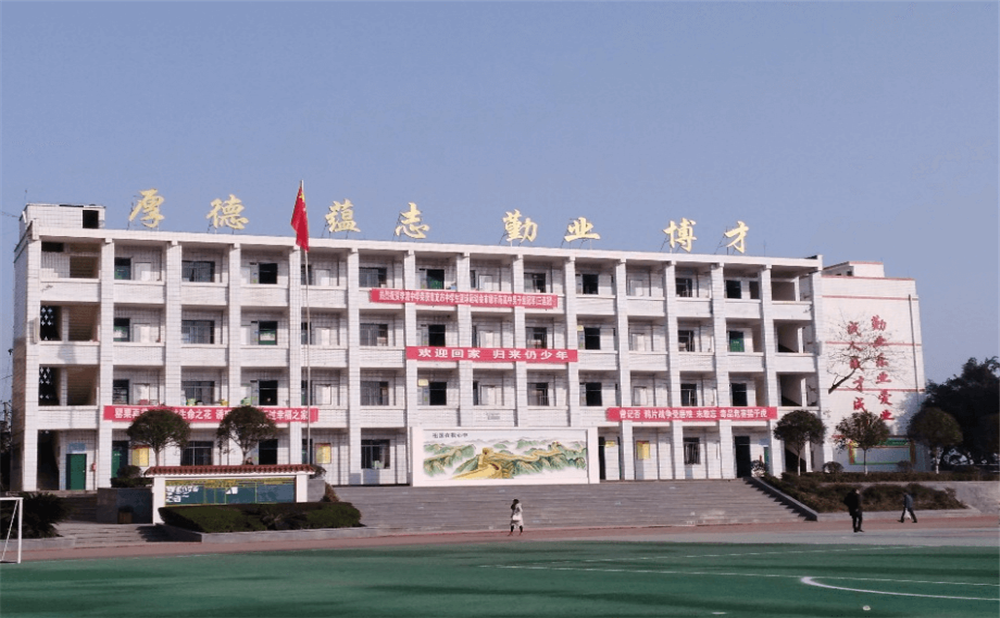 南充市李渡中學(xué)學(xué)校環(huán)境怎么樣？
