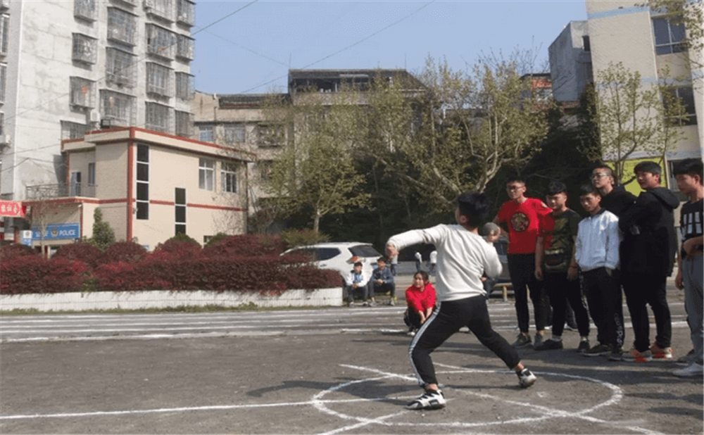 定水中學(xué)學(xué)校環(huán)境怎么樣？