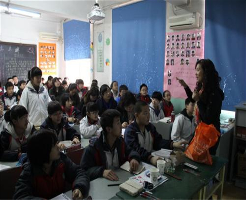 西昌市第四中學(xué)2020年學(xué)校學(xué)費多少錢一年？