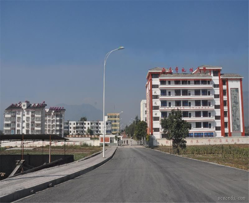 西昌市禮州中學(xué)學(xué)校招辦電話是多少？