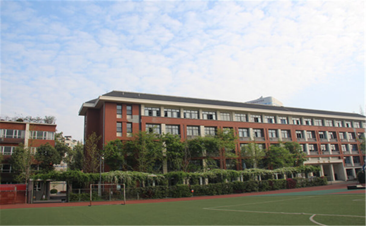 成都七中八一學(xué)校高中部的錄取分?jǐn)?shù)是多少？