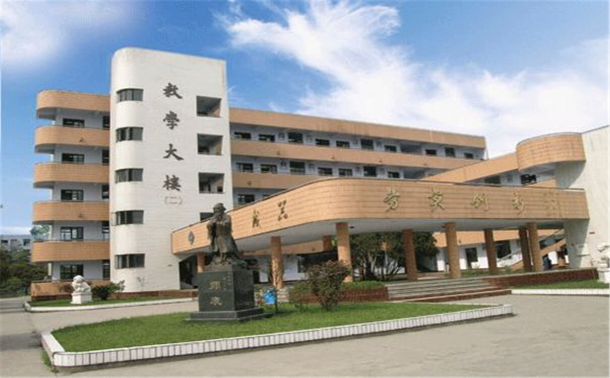 西南交通大學(xué)附屬中學(xué)高中部的錄取分?jǐn)?shù)是多少？