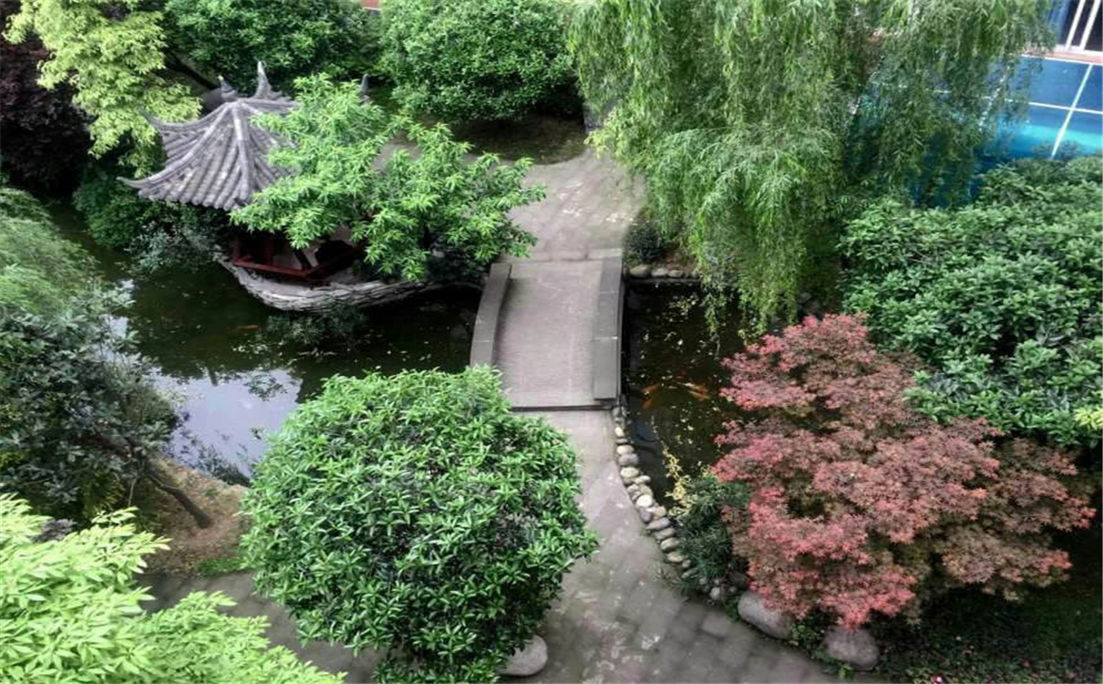 成都八中的學(xué)費(fèi)是多少？