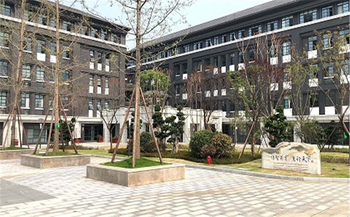 成都二十中每年的學(xué)費(fèi)多少錢(qián)？