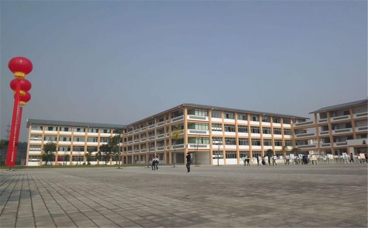 城廂中學(xué)每年的學(xué)費(fèi)是多少錢？