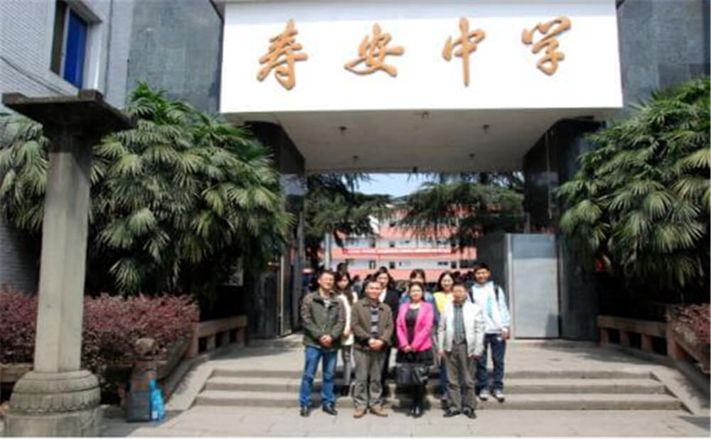 壽安中學(xué)每年的學(xué)費(fèi)是多少錢？