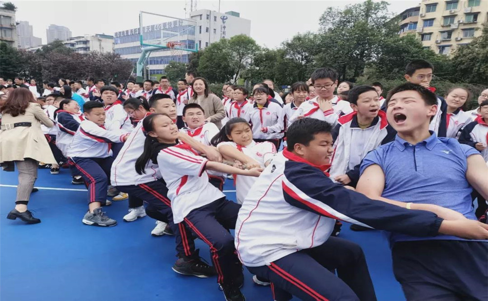四川師范大學附屬中學去年的錄取分數(shù)線是多少？