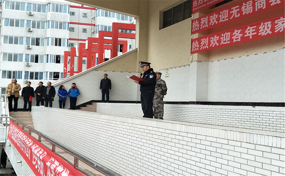 大彎中學(xué)外招生一年的學(xué)費(fèi)是多少？