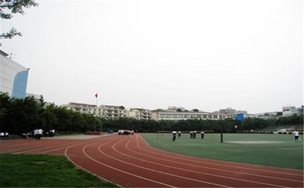 四川師范大學(xué)實驗外國語學(xué)校的學(xué)費是多少？
