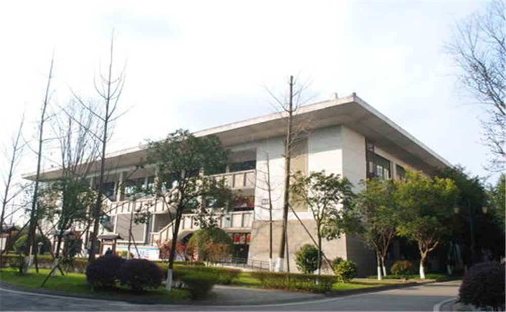 成都石室中學(xué)的高中住宿怎么樣？
