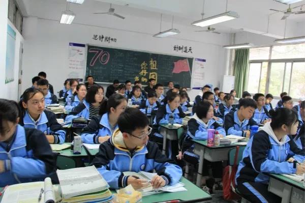 成都西北中學(xué)的學(xué)費(fèi)是多少？