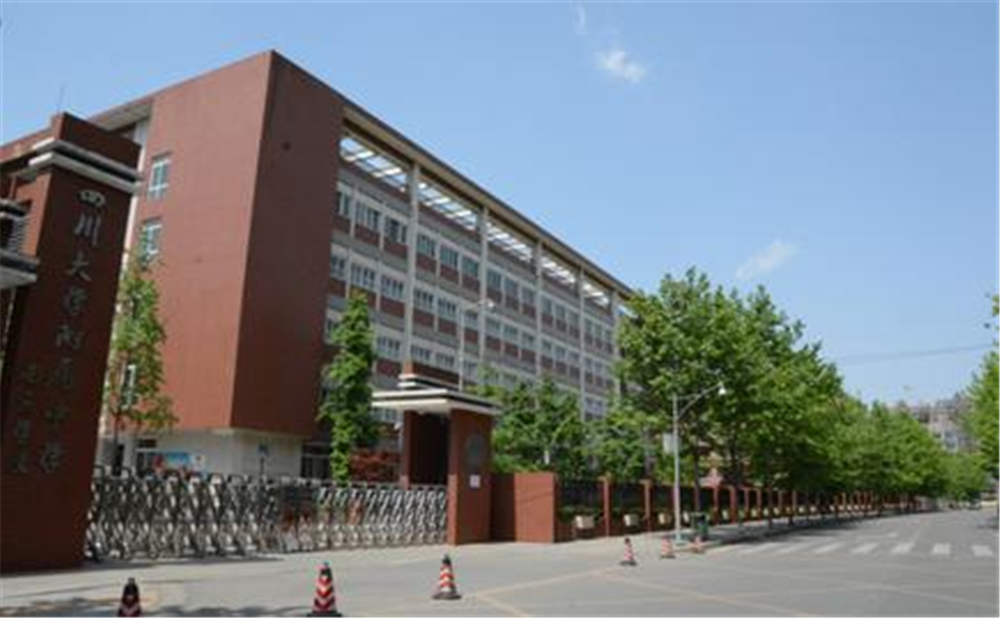 成都大學(xué)附屬中學(xué)的升學(xué)率是多少？