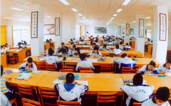 成都十二中（四川大學(xué)附屬中學(xué)）的升學(xué)率是多少？