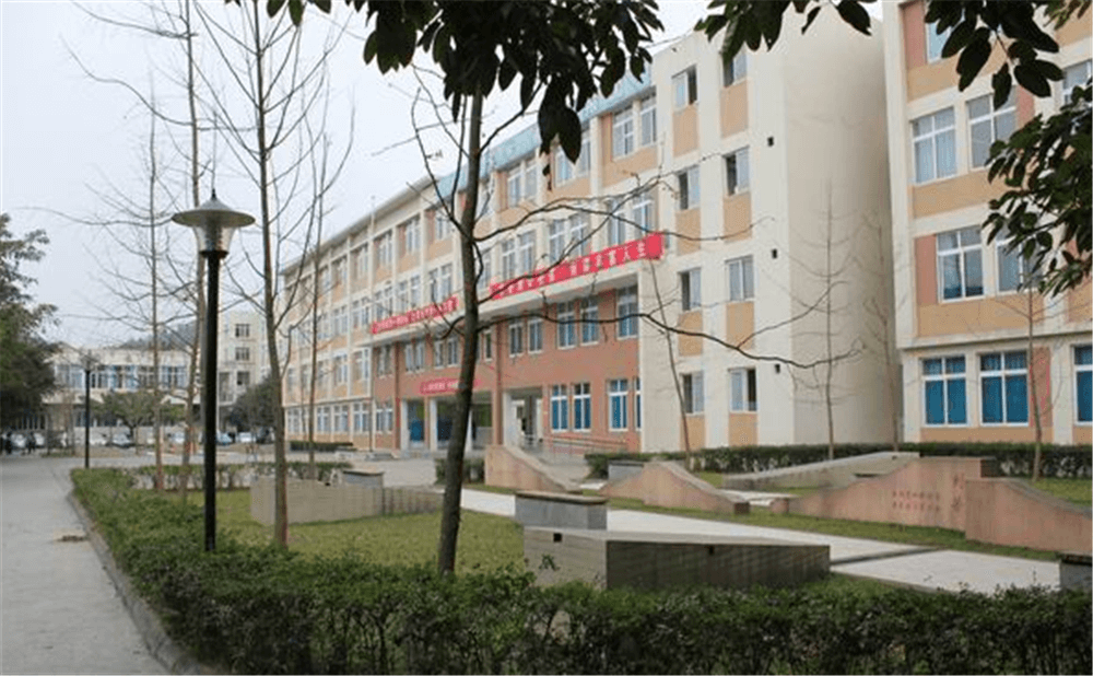 成都列五中學(xué)的高中住宿怎么樣？