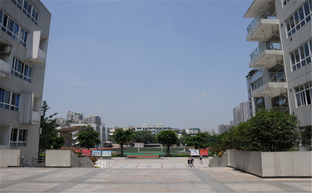 成都鐵路中學(xué)近三年的錄取分?jǐn)?shù)是多少？