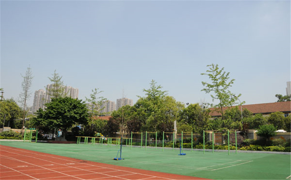 成都鐵路中學(xué)的學(xué)費(fèi)是多少？