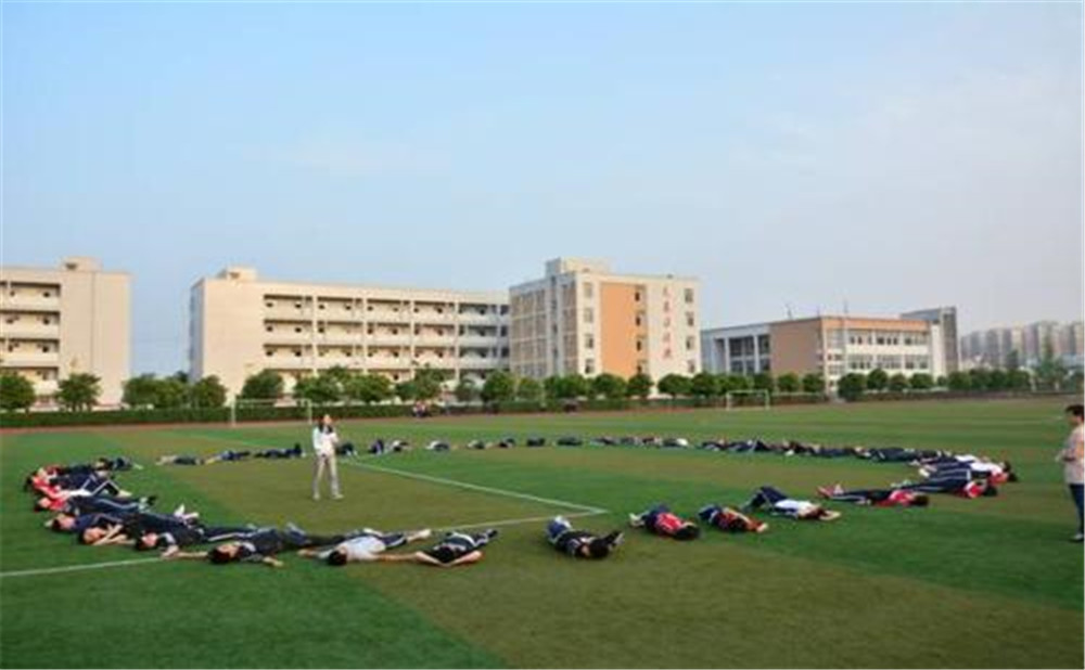 郫縣四中高中宿舍怎么樣？