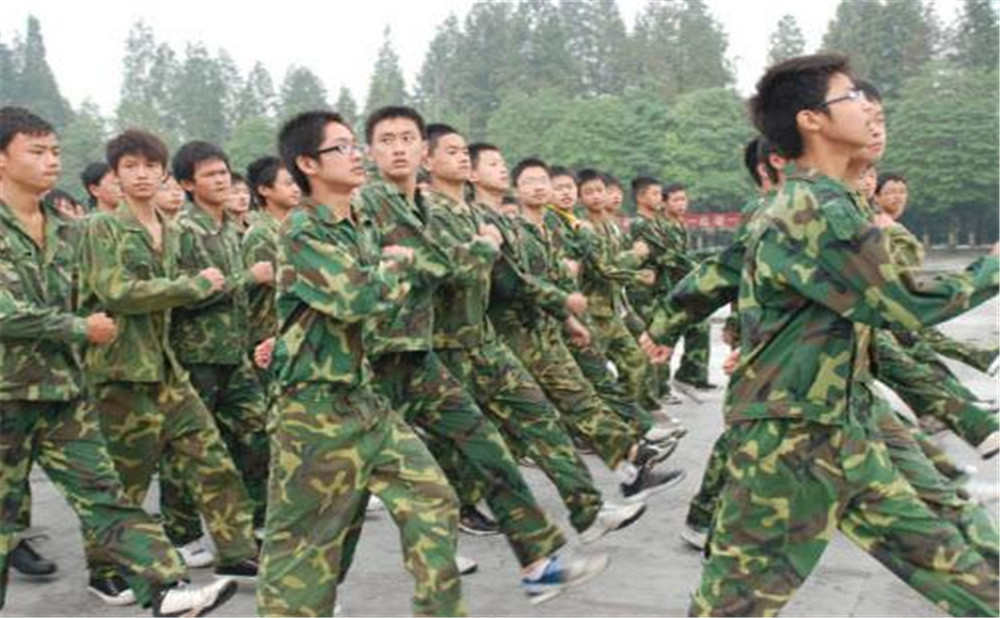 郫縣二中學(xué)費(fèi)是多少？