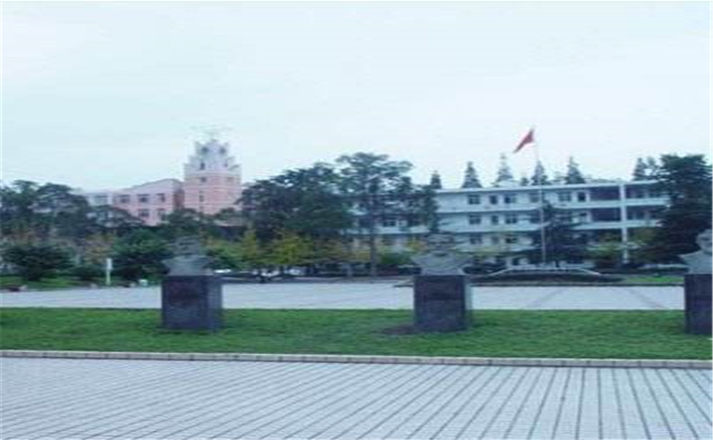 郫縣二中高中宿舍怎么樣？