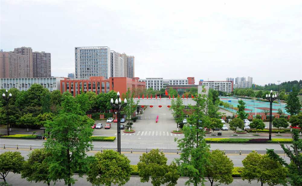 香城中學的高中住宿怎么樣？