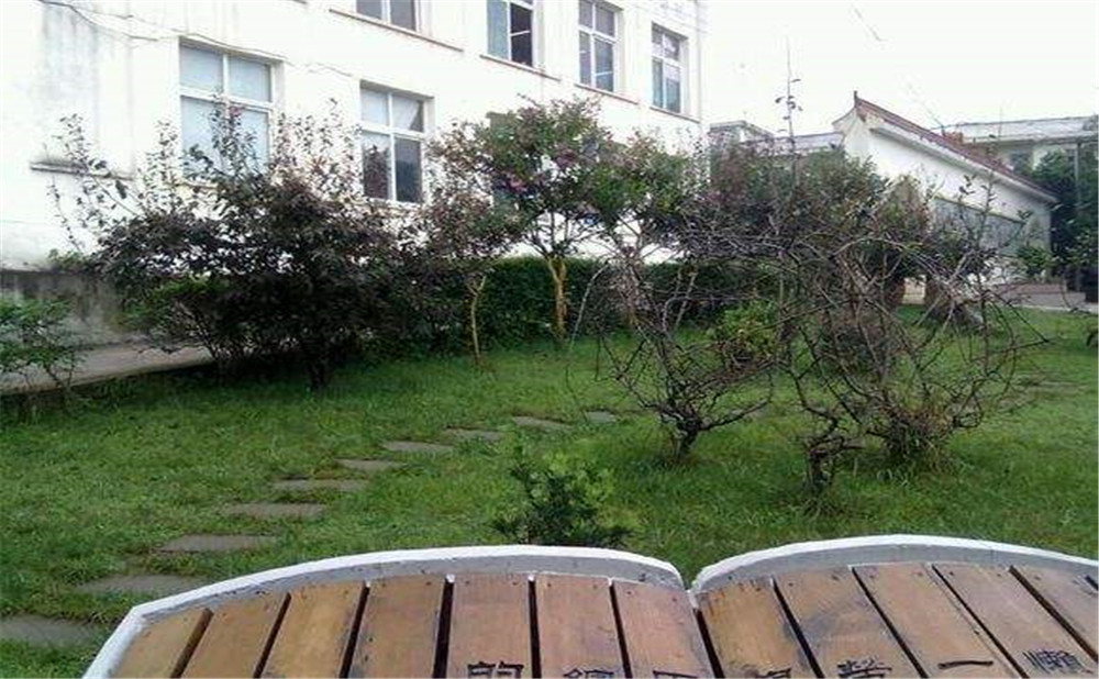 賈家中學(xué)的高中住宿怎么樣？