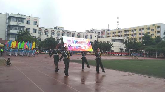 西南交通大學(xué)附屬中學(xué)高中一年的學(xué)費是多少？